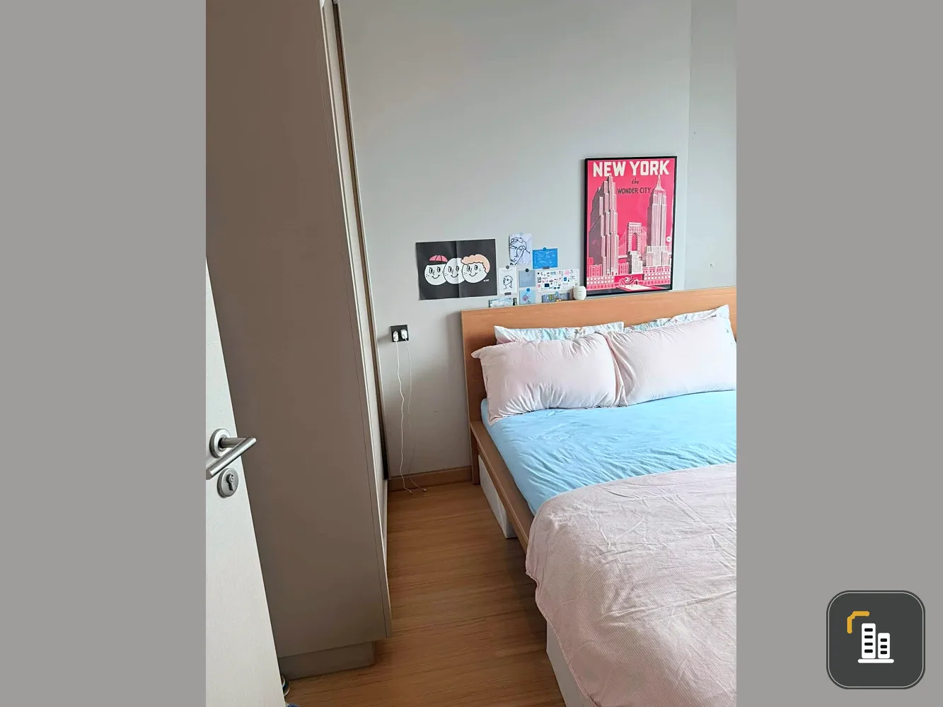 For rent: Lumpini Suite Phetchaburi-Makkasan. A lovely room with full furnishings and a view of the Baiyoke Tower. Don't miss out!
