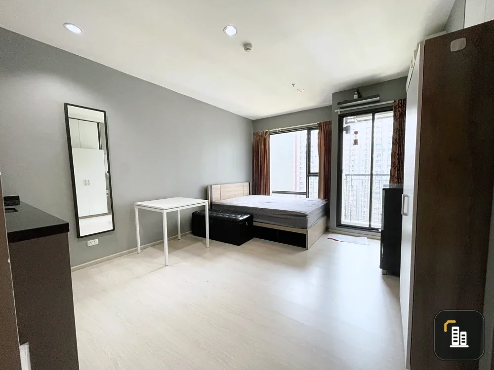 Selling a Rhythm Asoke condo, 29th floor. A lovely unit, fully furnished. Book now!