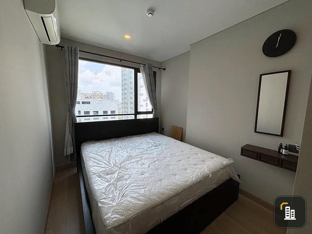 For sale: Lumpini Suite Phetchaburi-Makkasan. Pool view, quiet atmosphere, no direct afternoon sun, cool room, and ready to move in.