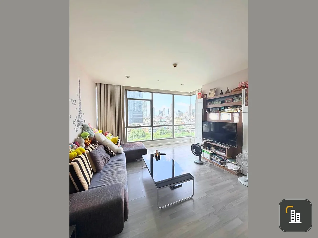 Selling a corner unit at The Room Rama 4. Quiet and peaceful, not crowded. Spacious 2-bedroom unit. You won't be disappointed if you reserve it.