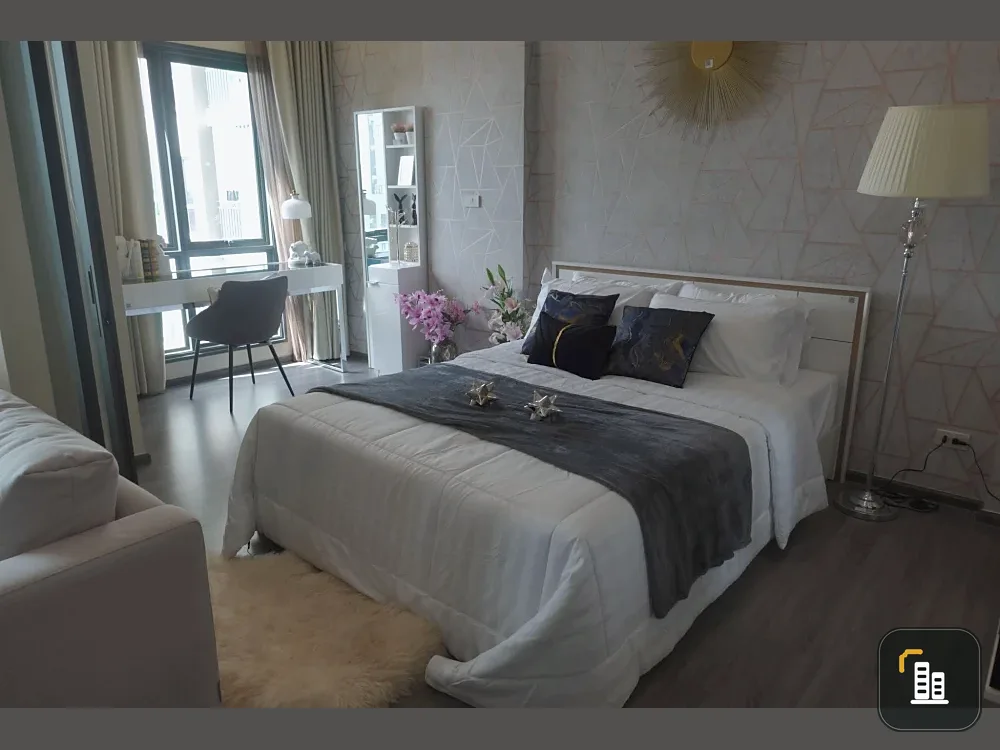 For sale: The Rich @ Sathorn-Taksin. Spacious room in excellent condition. The actual room is as beautiful as pictured and ready to move in.