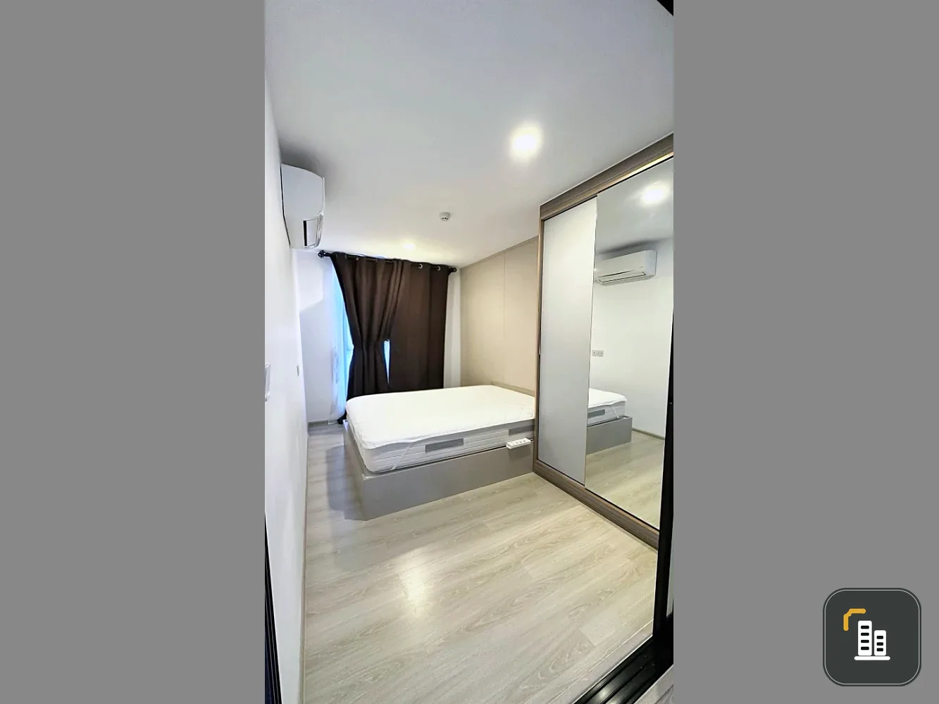 For sale: Kensington Phaholyothin 63. Morning sun, unobstructed BTS view, located at the end of the hallway on the top floor. Quiet and peaceful, near