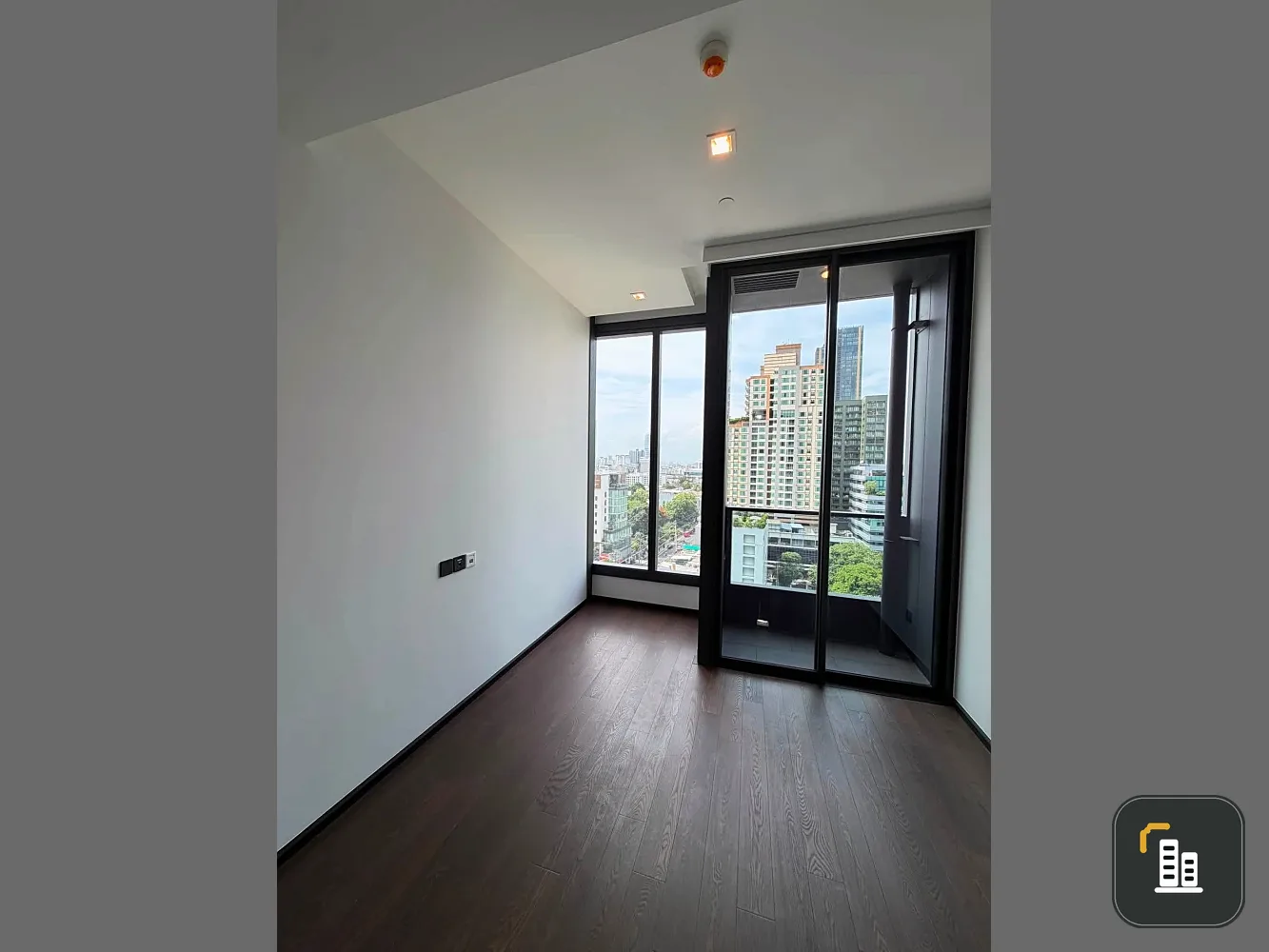 Pet-friendly apartment for rent with private lift. Spacious room, perfect for animal lovers.