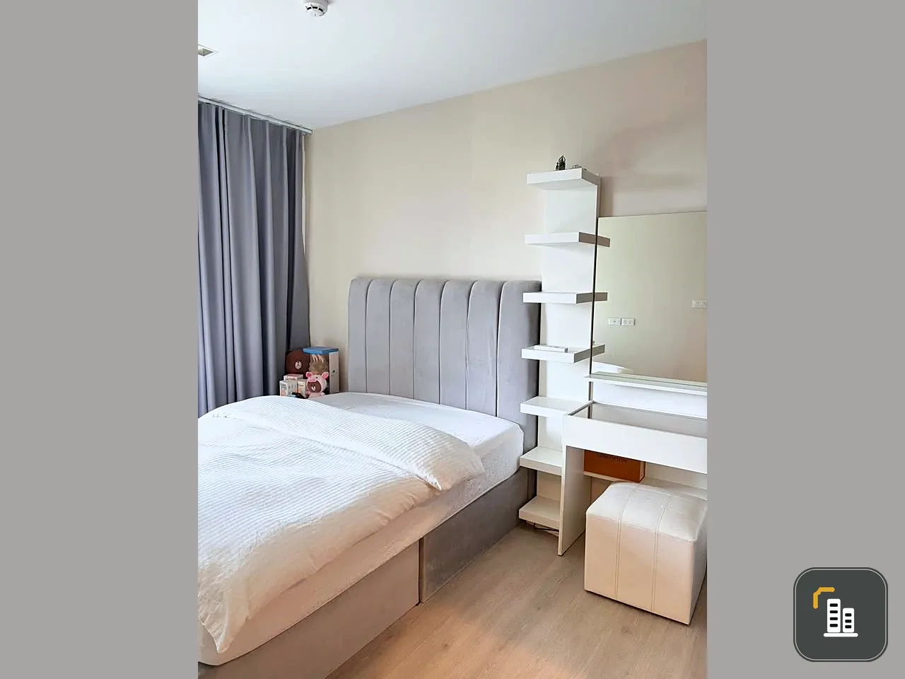 For rent: The Line Phahonyothin Park, 9th floor unit, spacious living area, fully furnished. Book now!
