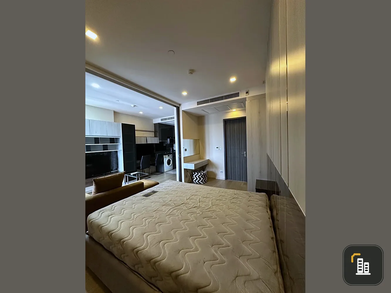 For rent: Ashton Asoke, 37th floor. Beautiful and comfortable unit, fully furnished. Book now!