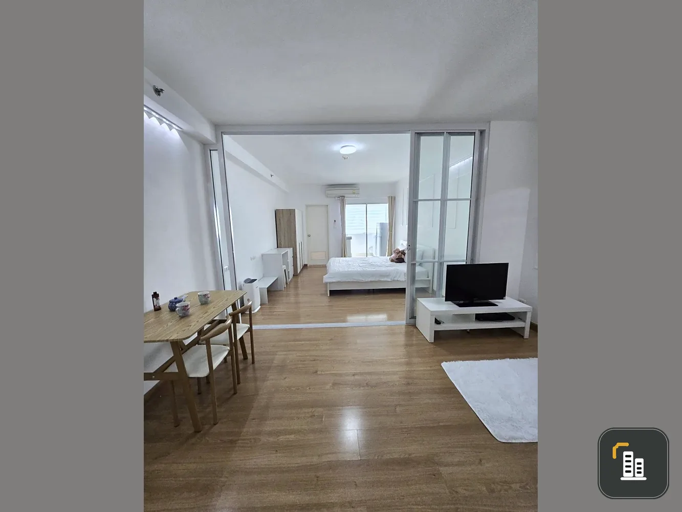 Condo for sale: Supalai Park Srinakarin. Well-partitioned unit with complete amenities. Great value. Own it now!