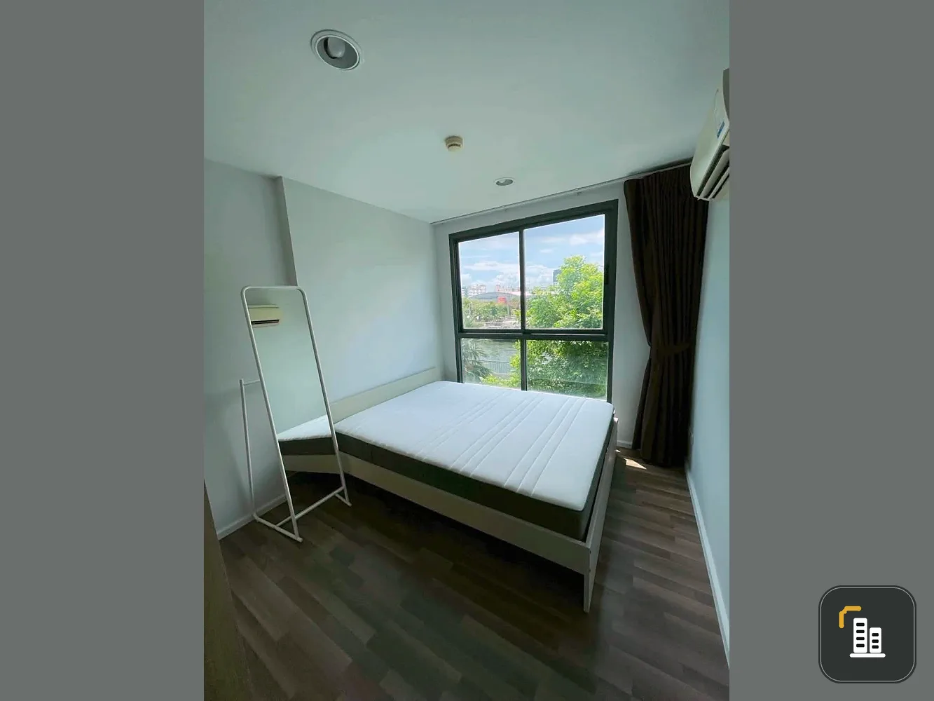 Selling Living Nest Ramkhamhaeng. North-facing balcony with canal view. Peaceful atmosphere. Fully furnished and ready to move in.