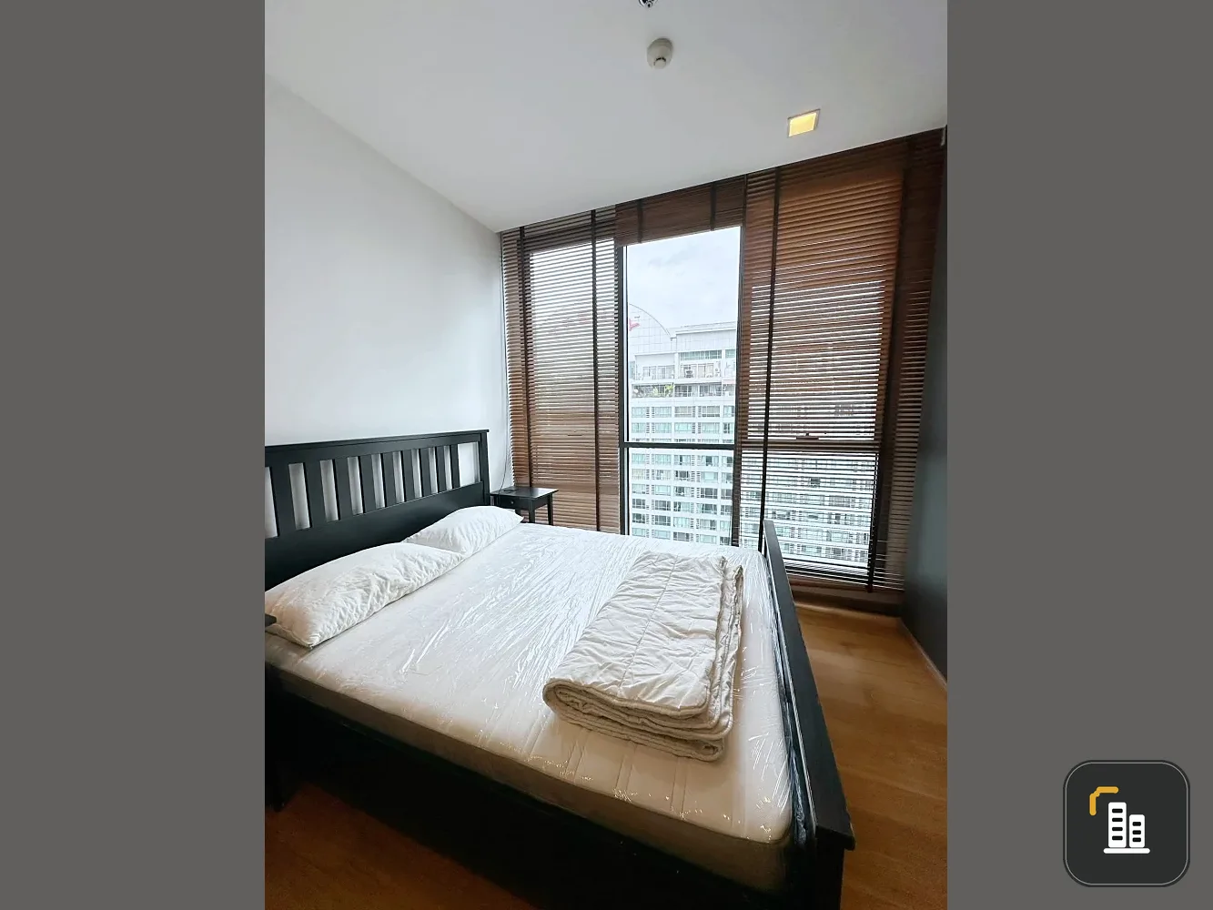 For rent: Hyde Sukhumvit 13. Beautiful, excellent condition unit with unobstructed city views and good ventilation. Fully furnished in a modern style.