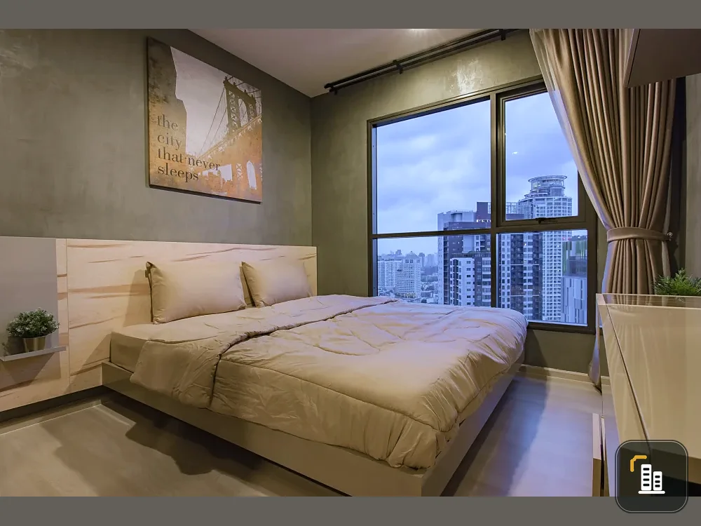Selling LIFE Sukhumvit 48, fully furnished with built-in furniture throughout, Loft style decoration, and complete set of appliances. Book now!