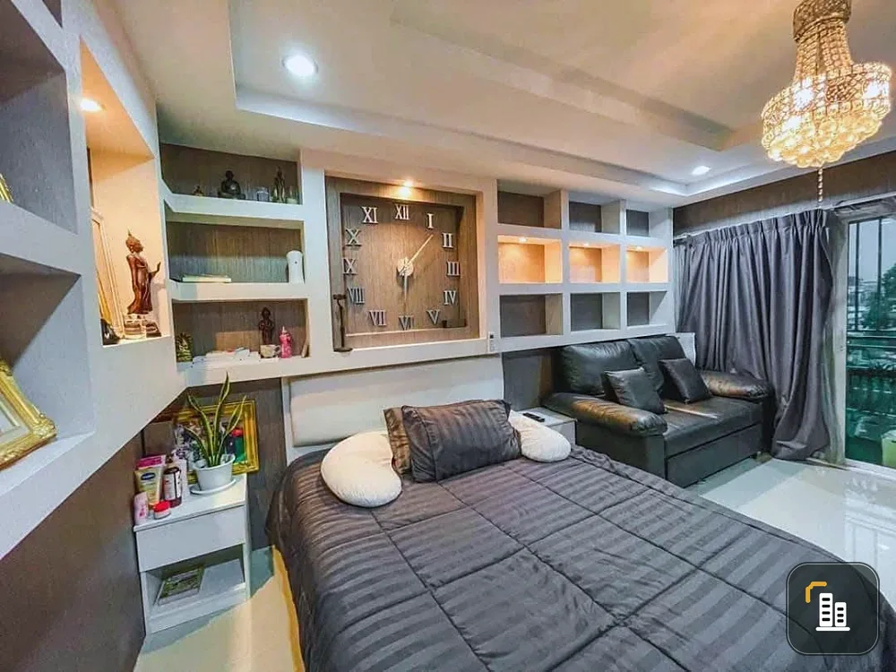 Selling a corner unit at Ratchada Prestige Ladprao, offering privacy and high-quality built-in furniture. Book now!