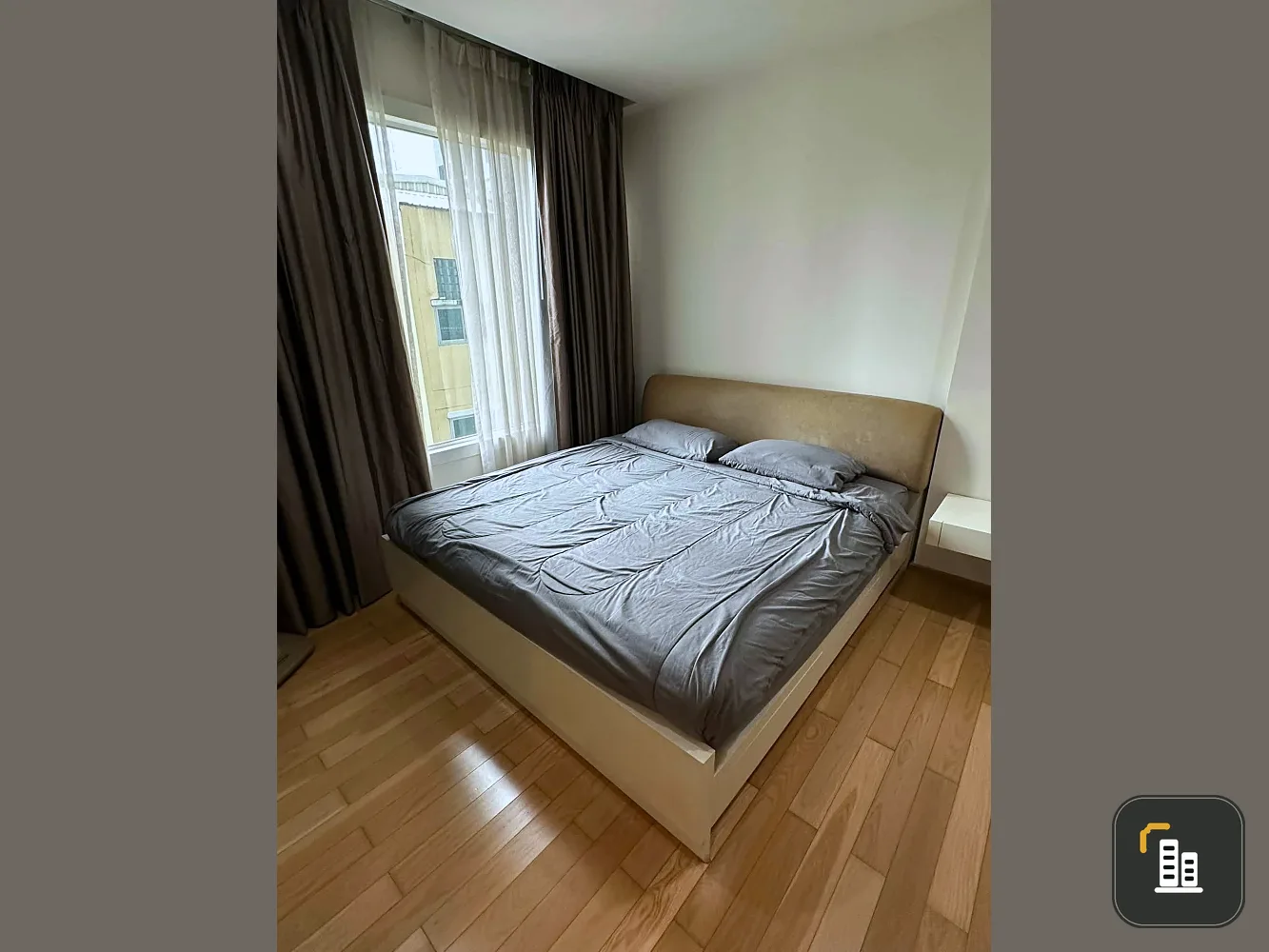 For rent: Siri At Sukhumvit, 1 Bedroom unit on the 9th floor. Spacious living area, everything you need is here. Book now, don't miss out!