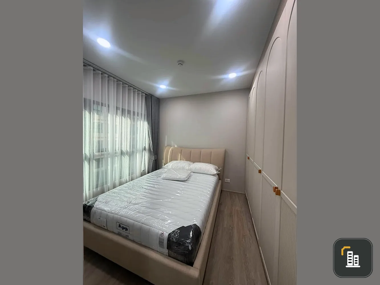 For Rent: Fully Furnished Condo at "Supalai Sense Srinakarin" - Rare Item! Easy access to the communal garden from your room, and the balcony offers s