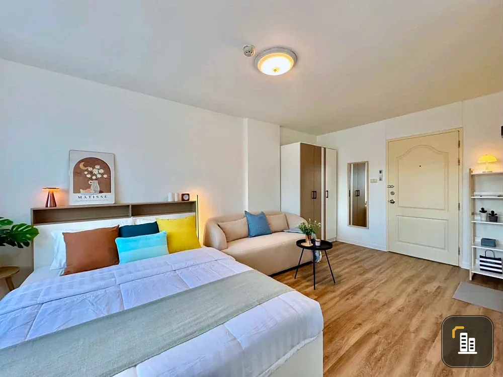 For sale: Lumpini Condo Town Rattanathibet, Building D1, 3rd floor, exterior view, fully furnished, very livable. Book now!