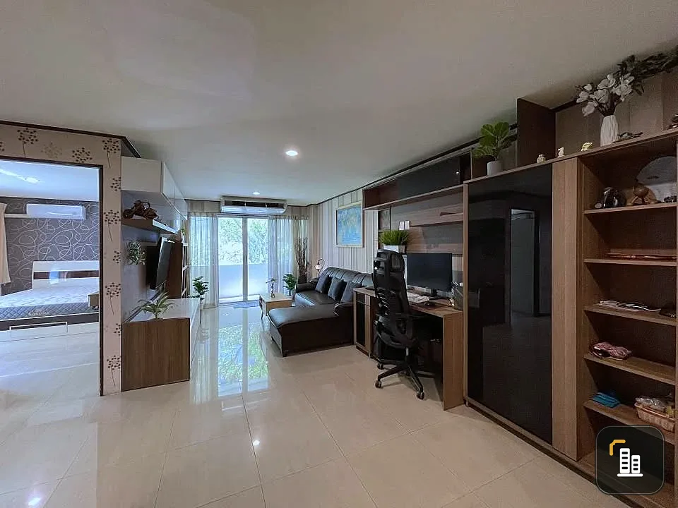 Selling a two-bedroom unit at Waterford Park Rama 4. Spacious interior with pool and garden views. A highly desirable unit!