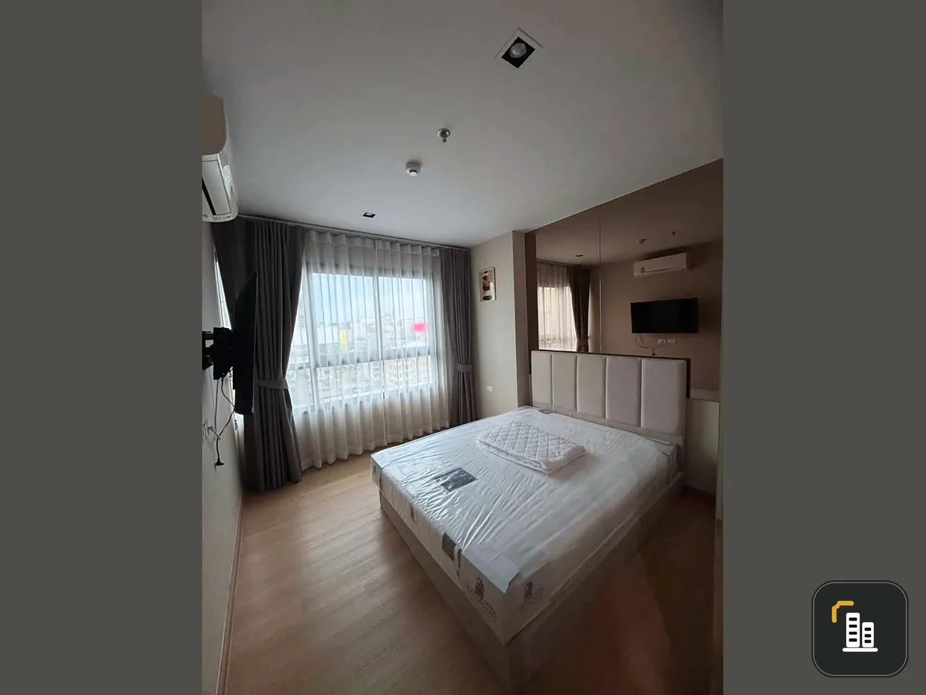 For sale, rent Ideo New Rama 9, 9th floor room, built-in good furniture, in a good location, hurry and reserve now.