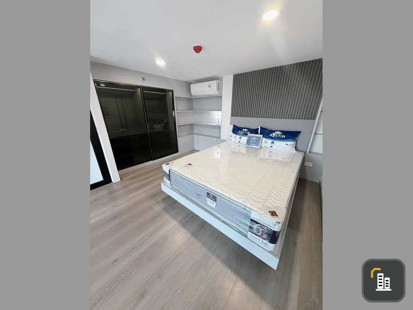 Condo for rent at Knightsbridge Space Sukhumvit–Rama 4. Fully furnished and ready to move in. Complete amenities. Book now!
