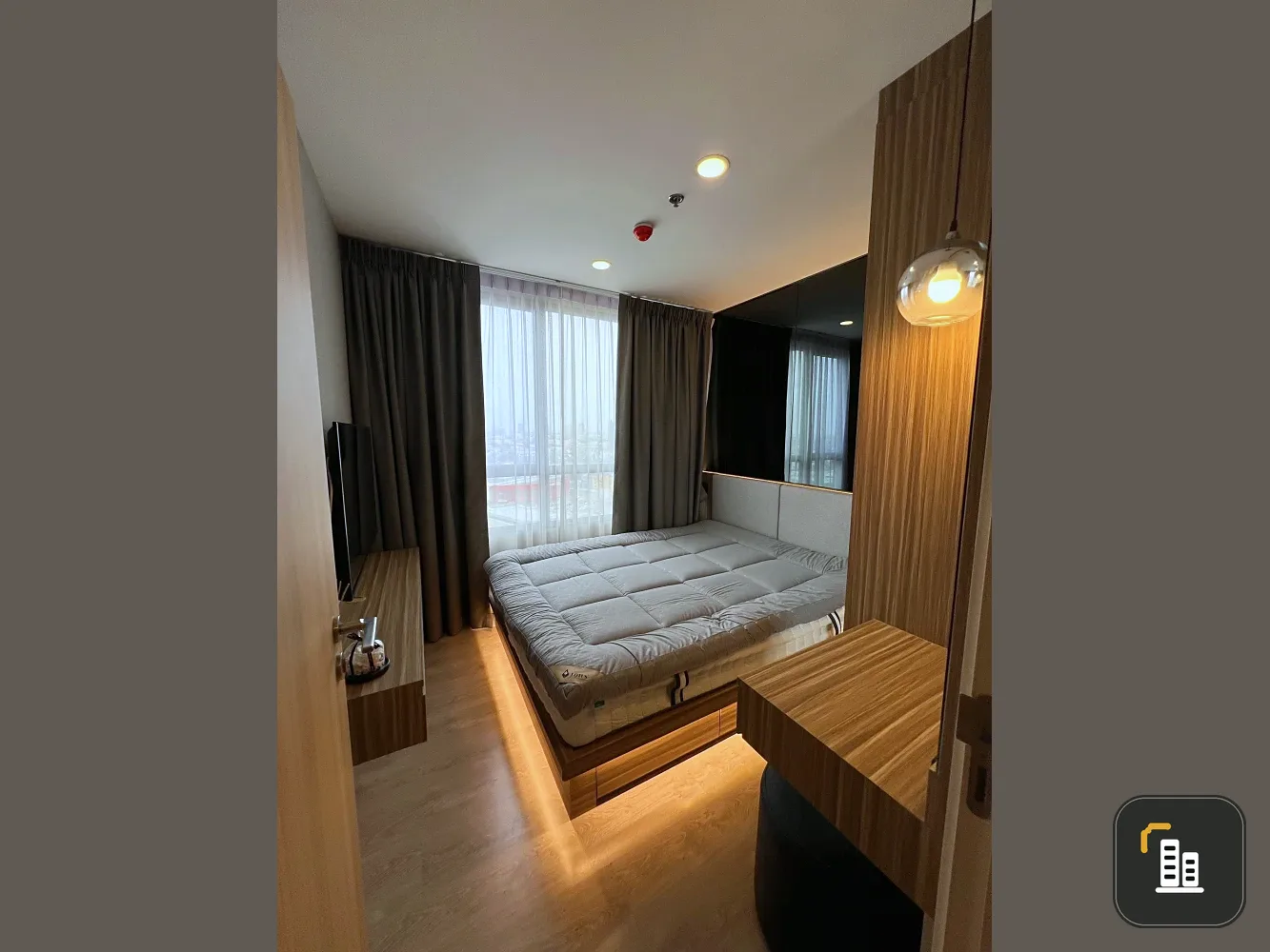 For rent: The Tree Charansanitwong, 30th floor, 18th unit, fully furnished, ready to move in. Book now! (Quickly!)