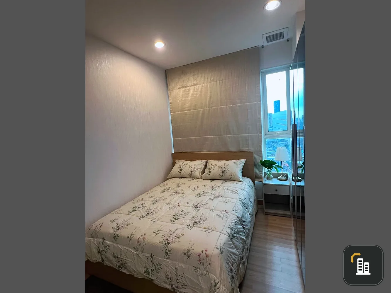 For rent: The Light House Sathorn-Chareonnakorn, 2 bedrooms, spacious living area, great location, beautiful unblocked view. Book now!