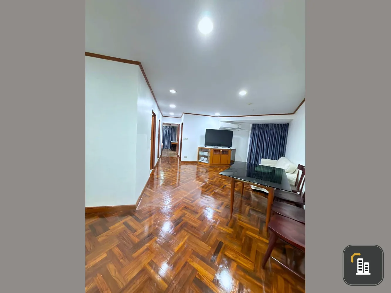 2-bedroom condo for rent at Witthayu Complex. Pets allowed. Fully furnished and ready to move in.