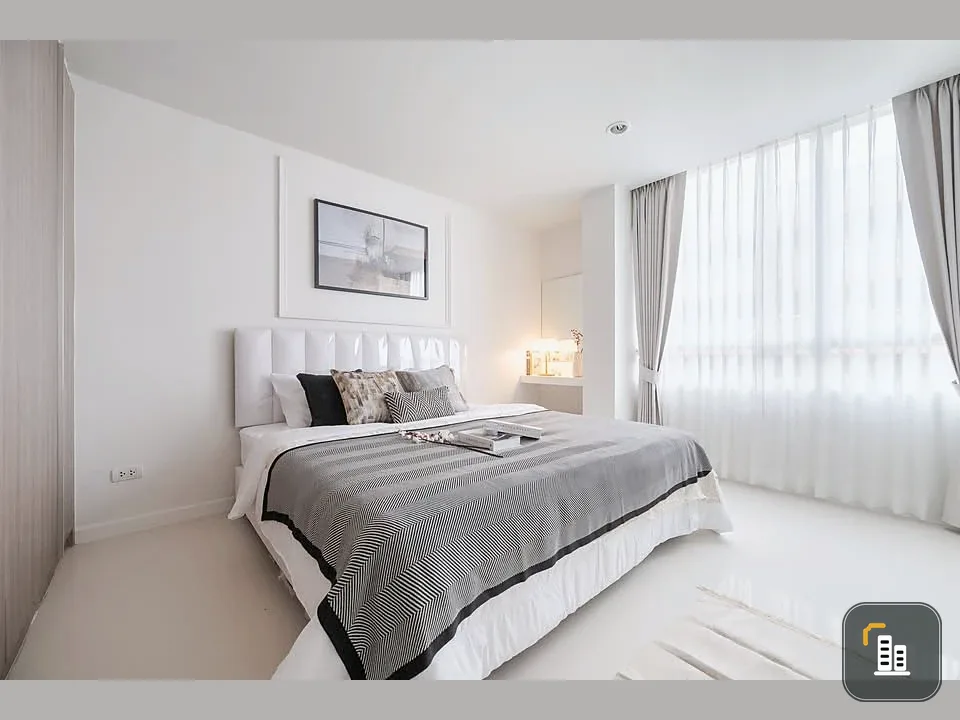 Selling Elements Srinakarin condo. Beautifully decorated, bright and comfortable color scheme, very livable. You won't be disappointed if you reserve