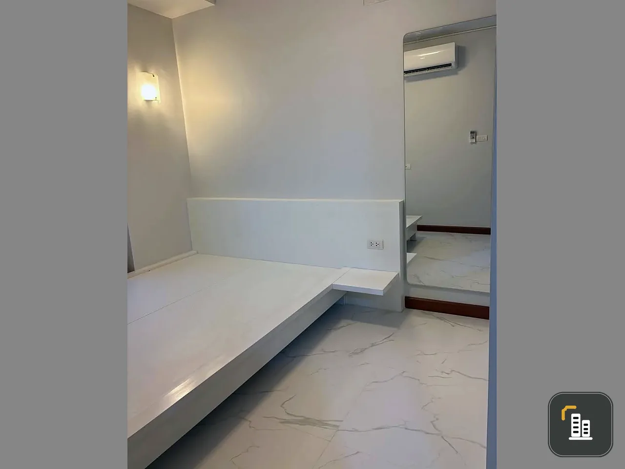 Urgent sale! Le Cote Sukhumvit 14, ready-to-move-in unit with complete furniture and appliances. Book yours today! Don't miss out!
