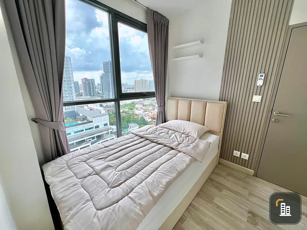 Condo for rent at Ideo Mobi Sukhumvit 81. Spacious and comfortable unit with ample living space on the 22nd floor, offering great views. Convenient an