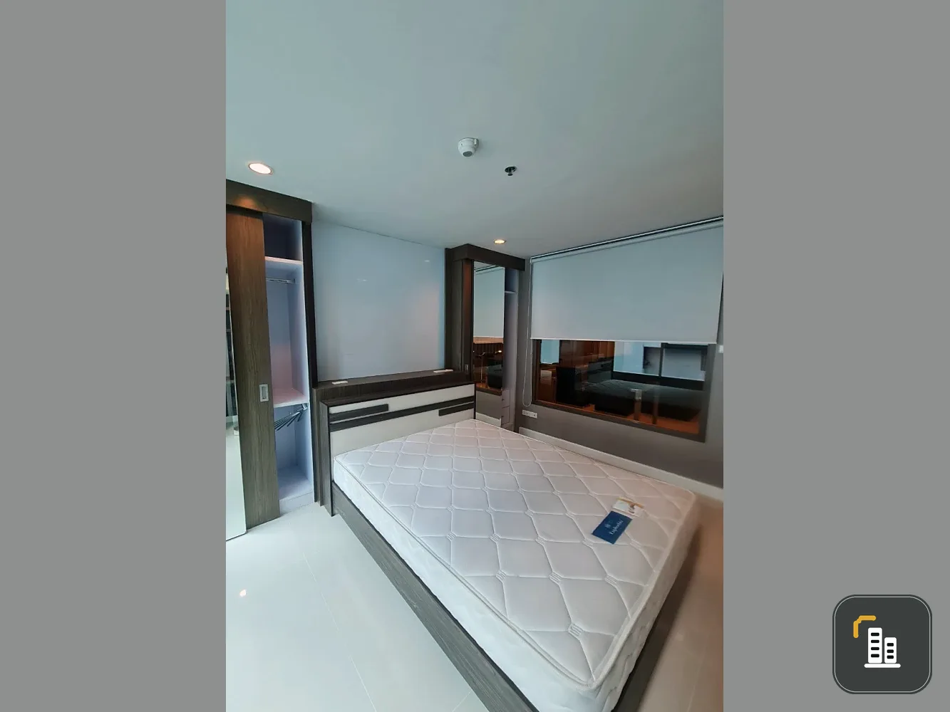 Selling a unit at Sukhumvit Living Town, 8th floor, with a beautiful view and fully furnished. Book now!