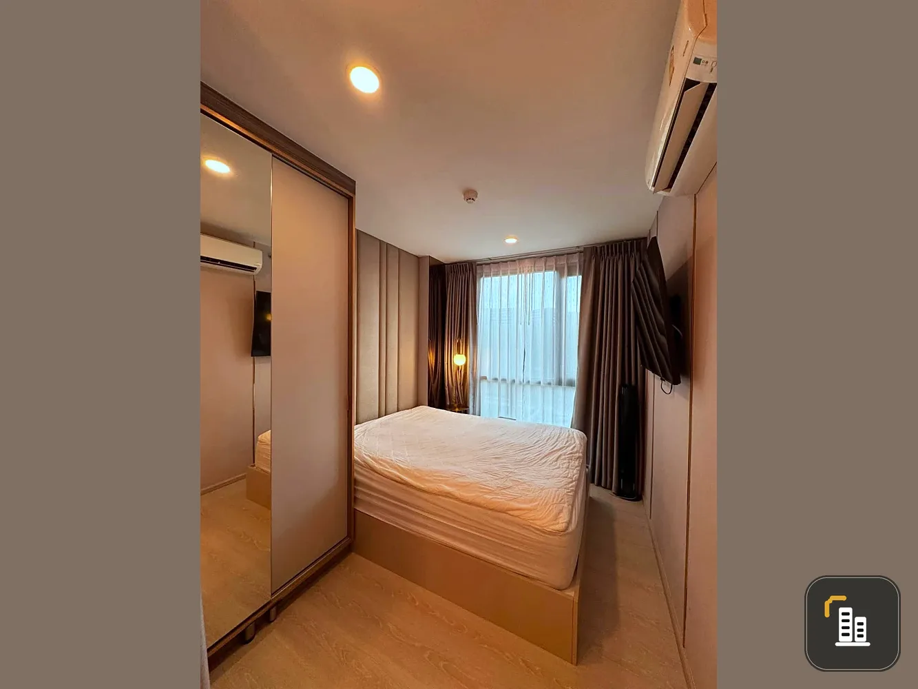 For sale: Knightsbridge Phahonyothin-Interchange, beautiful unit with full furnishings and appliances, ready to move in.