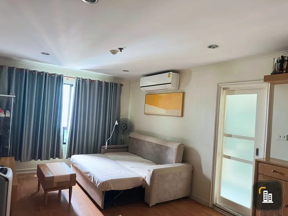 For sale: Lumpini Ville Sukhumvit 77. City view, bright and airy, excellent corner unit, quiet and peaceful, perfect for relaxation. Book now!