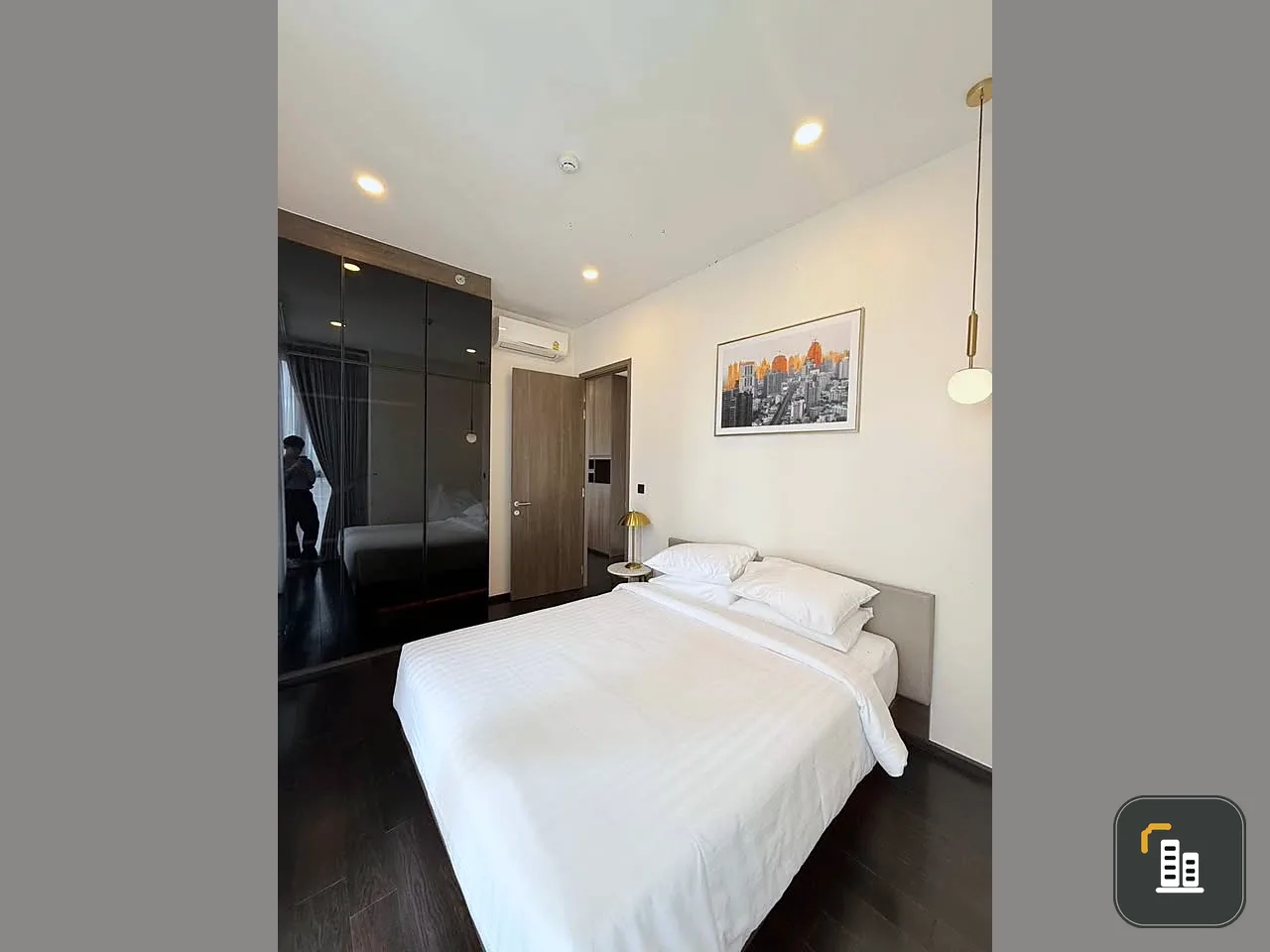 For rent: 2-bedroom unit at Park Origin Thonglor. Spacious area, fully furnished with all appliances, ready to move in.