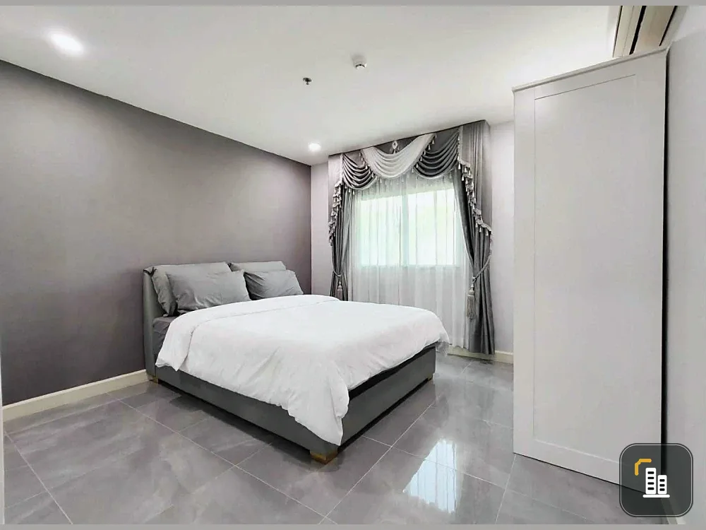 Selling Le Rich Rama 3, top floor (22nd floor). Very spacious room, beautifully decorated, very livable. Book now!