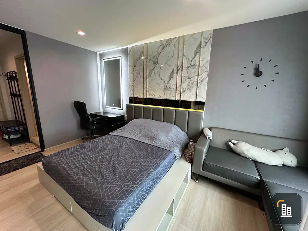 Selling a ready-to-move-in condo at Life One Wireless, 31st floor, with great views. Fully furnished with appliances. Book yours today!