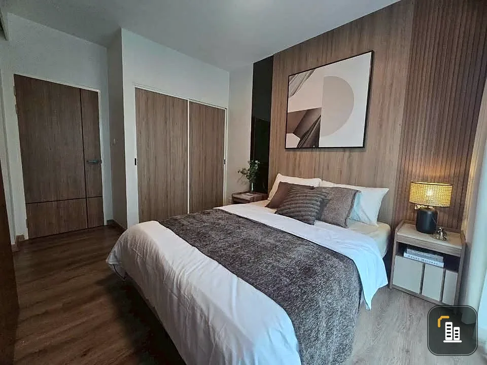 Urgent sale! A Space Asoke-Ratchada condo, fully furnished and ready to move in. High-quality built-in furniture. Own it today!