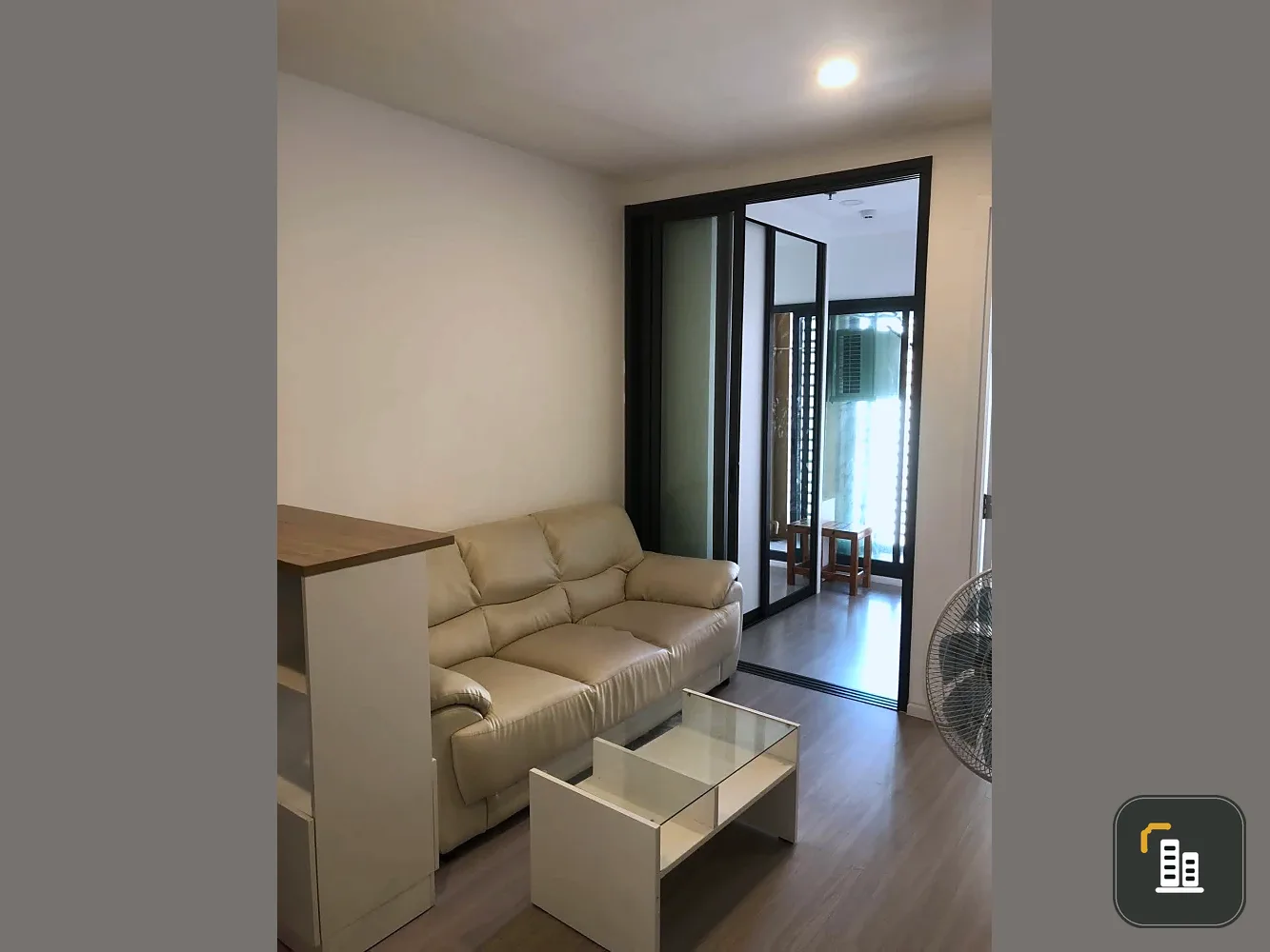 Selling Denim Jatujak condo, very high floor, pool view, fully furnished. Just bring your belongings and move in!