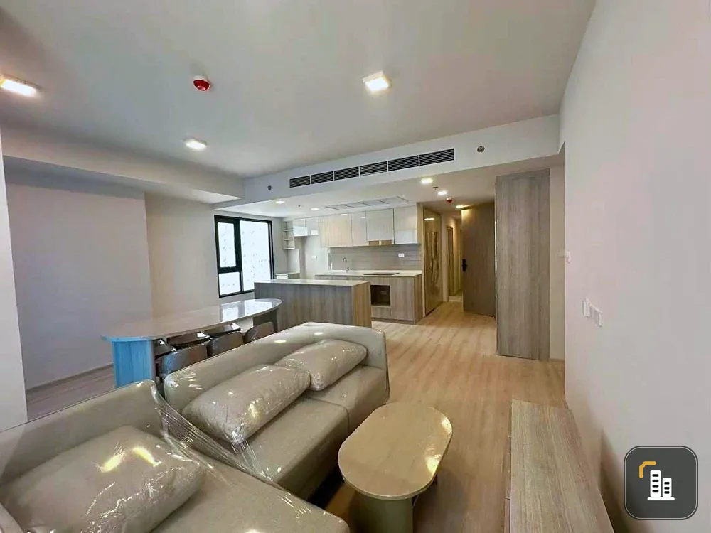 For sale: Cobb Ratchada-Rama 9. Huge, luxurious unit with 4 bedrooms and 5 bathrooms. Spacious area. Book now!
