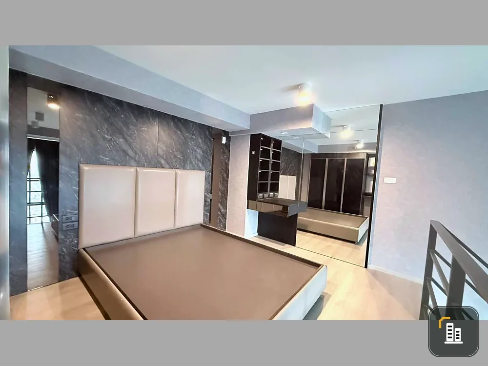 For rent: Ideo Charan 70 - Riverview. High ceilings, spacious and airy unit in a great location with beautiful, unblocked views. Book now!