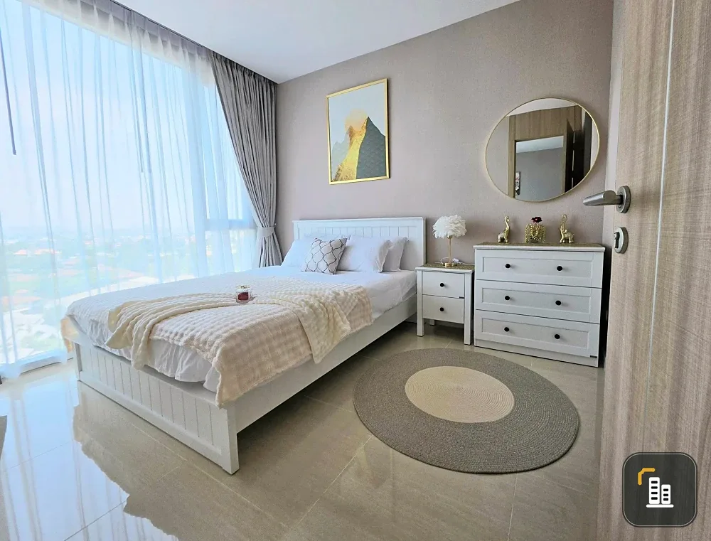 Selling a lovely unit at The Riviera Wong Amat Beach, 14th floor, in a great location with beautiful views. Don't miss out on this amazing deal!
