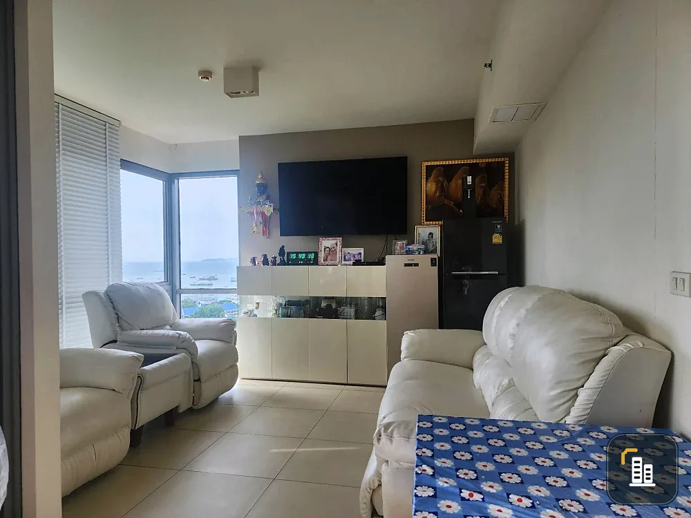 Selling Unixx South Pattaya, 2 bedrooms, spacious living area, stunning views. Book now!