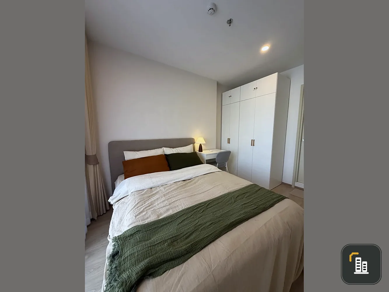 For rent: Life Rama 4 - Asoke. Beautifully furnished unit in a prime location with excellent facilities. Don't miss out!