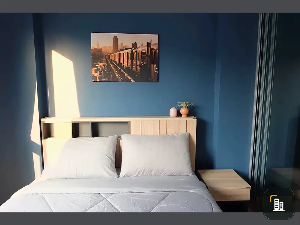 Selling Niche id Serithai-Wongwaen condo, beautifully decorated and fully furnished, with pool view. Book now!
