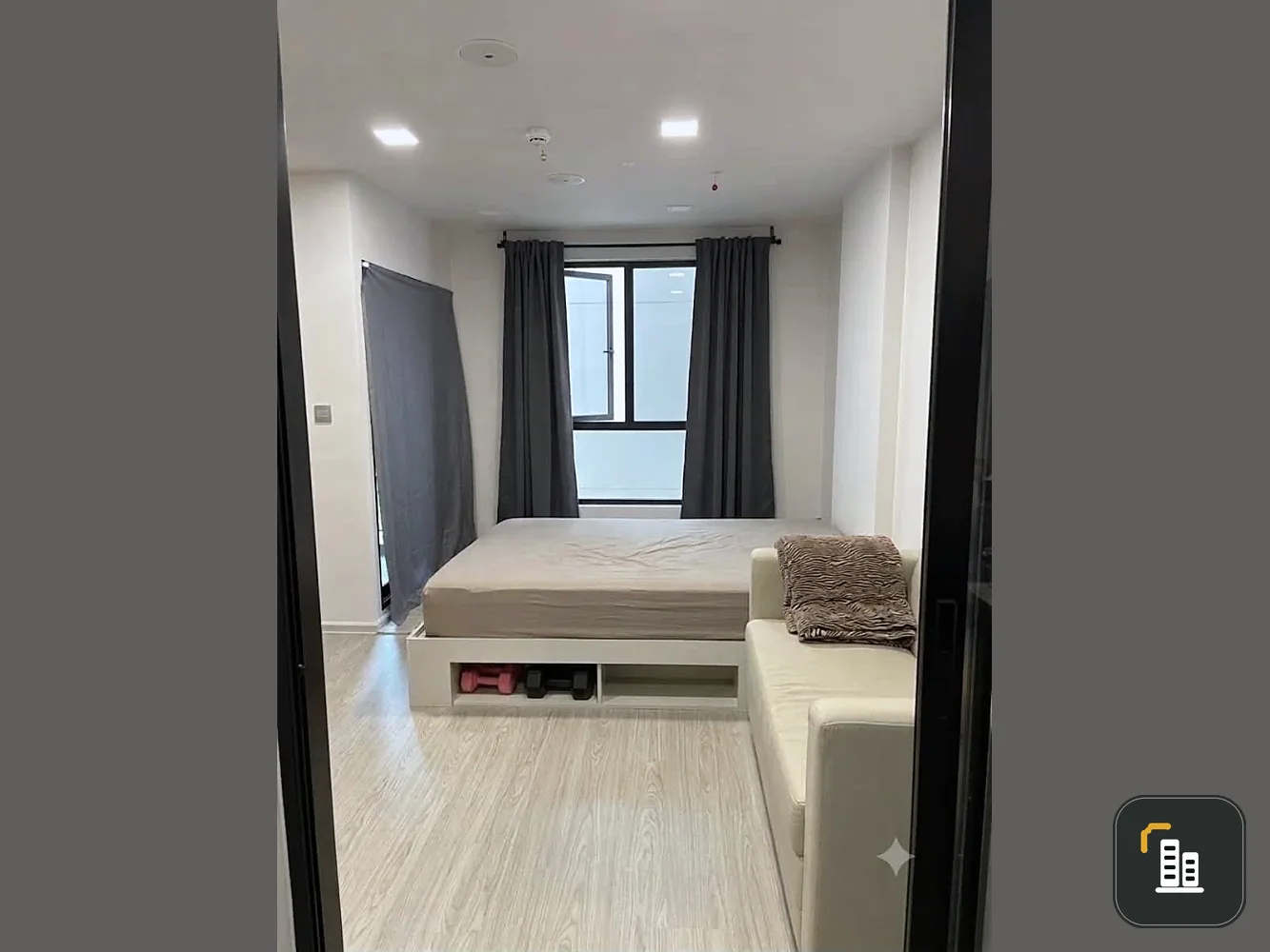 Selling a ready-to-move-in Atmoz Oasis Onnut condo. Fully furnished with appliances. Great value. Don't miss out!