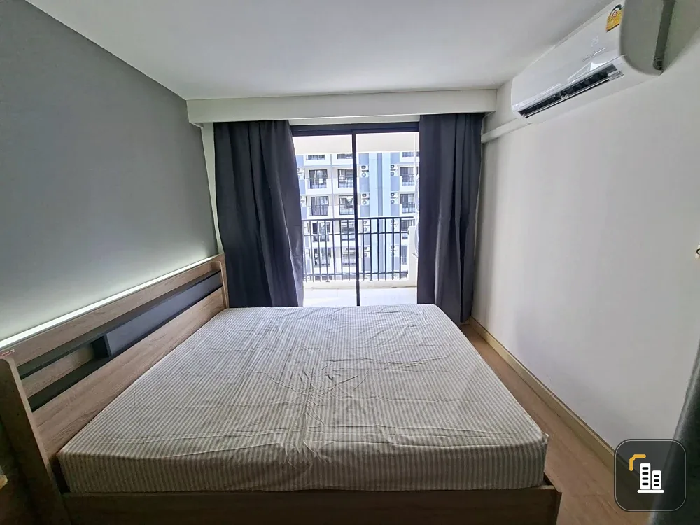Level Condominium for sale. Spacious rooms with ample living space in a great location with convenient transportation. Book now!