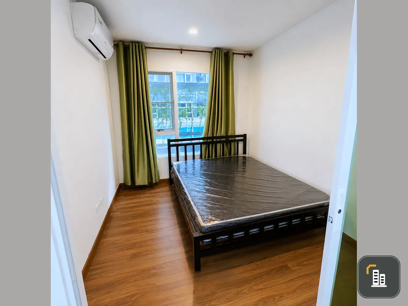 Selling REGENT HOME BANGSON, 4th floor. Convenient access, can be walked up and down even without using the elevator. Minimal elevator wait times, con