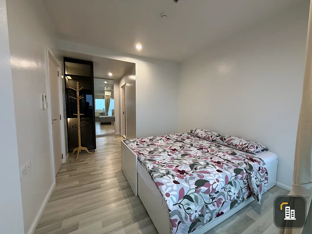 For rent: The Key Sathorn-Charoenrat, 20th floor, fully furnished, very livable. Book now!