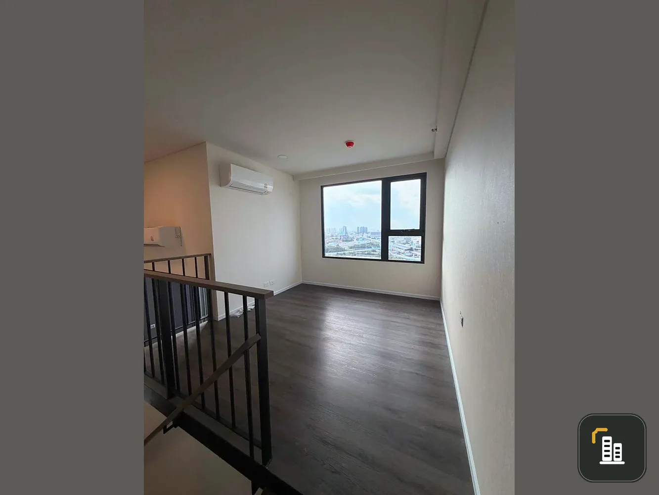 Selling a corner unit at Landmark @Grand Station, away from the crowds, in a great location with unobstructed views and natural light. Book now!