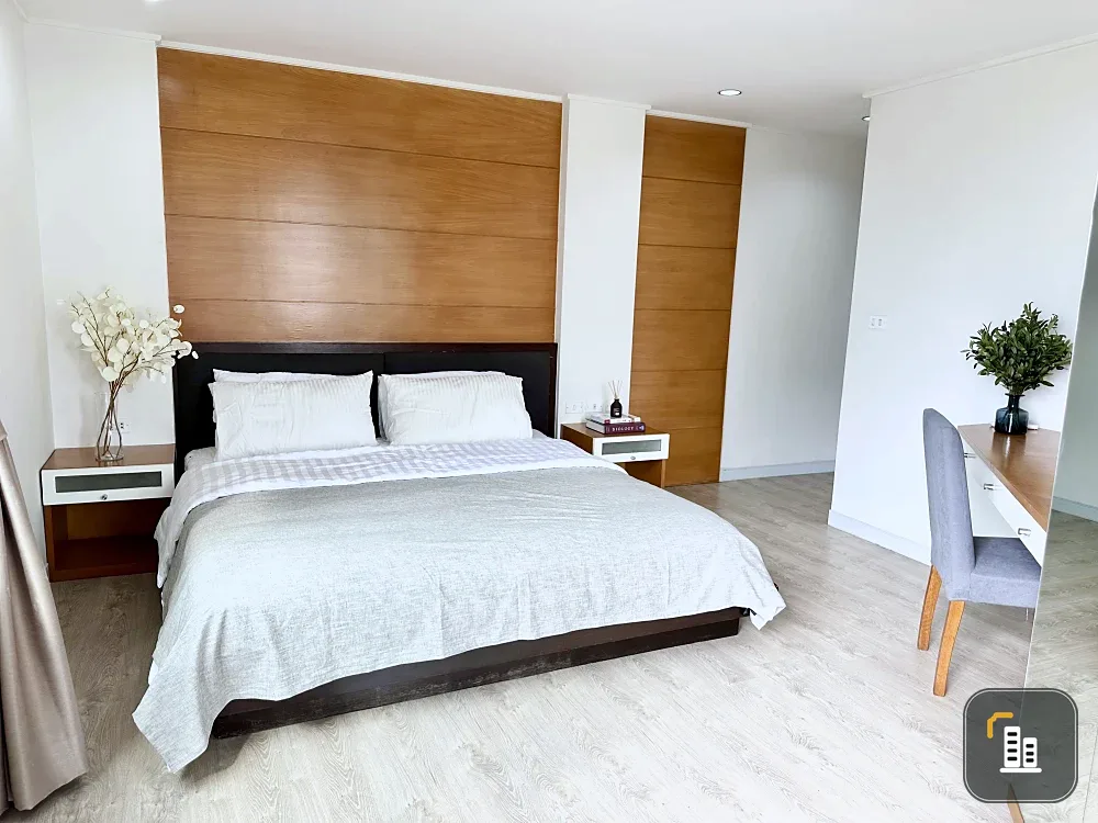 Condo for Rent: The Royal Place 1