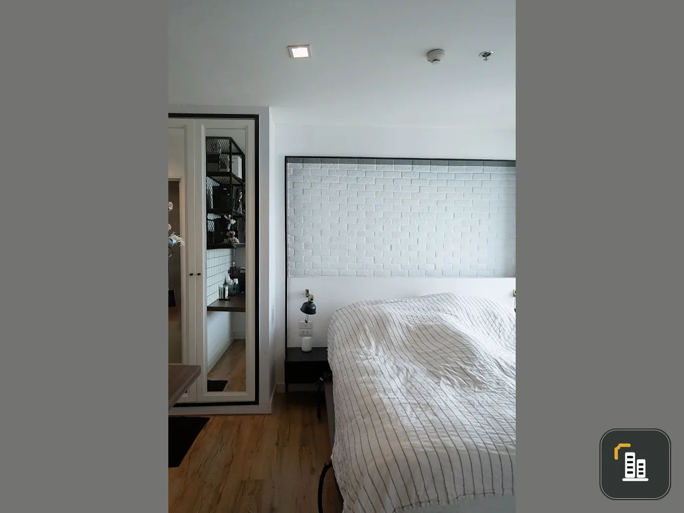 Selling a corner unit at Rhythm Phahon-Ari. It's less crowded, has ample living space, and a beautiful, unblocked view. Book now!
