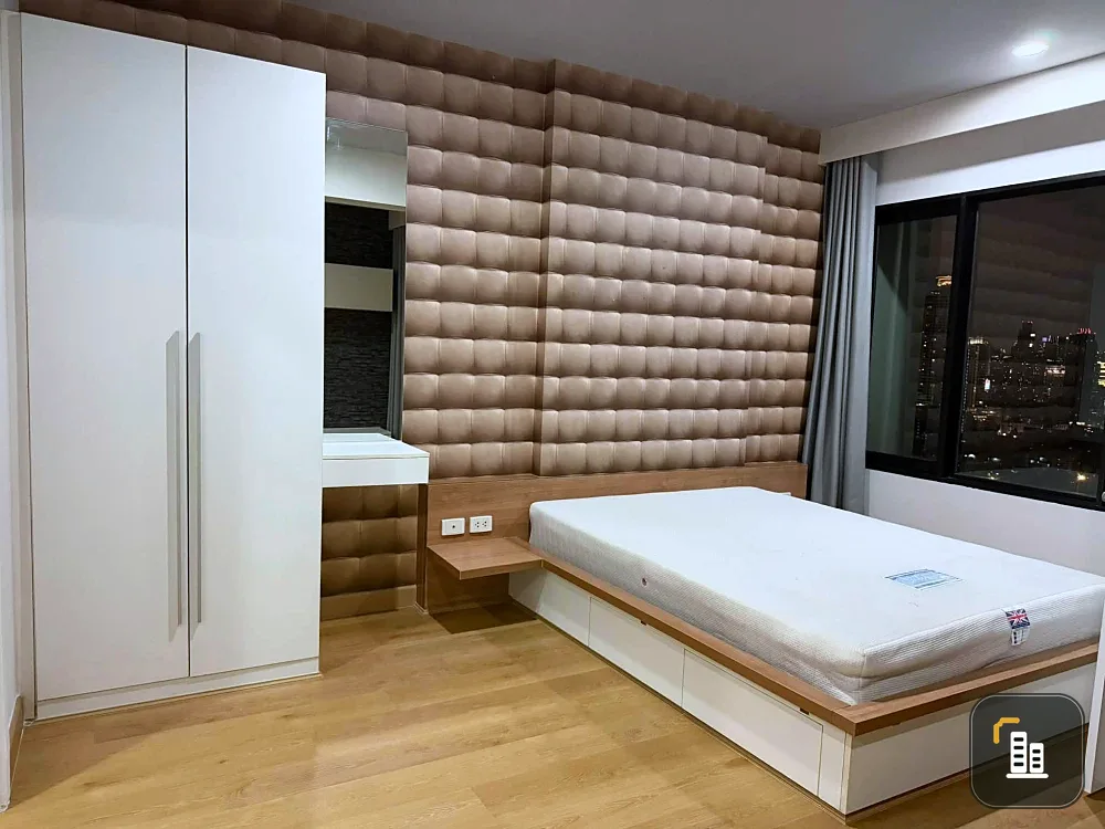 For rent: BLOCS 77, canal view, unobstructed and beautiful atmosphere. Facing the side that doesn't get the afternoon sun, the room stays cool and com