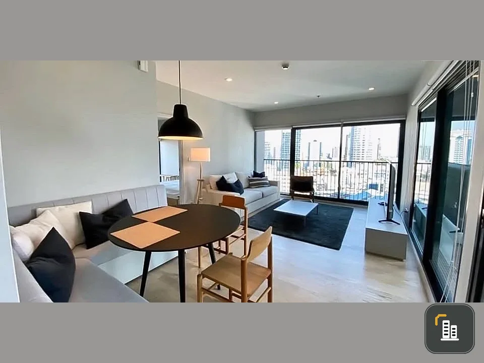 For rent: Noble Remix Sukhumvit 36, corner unit, modern style, natural light, fully furnished with appliances, ready to move in.