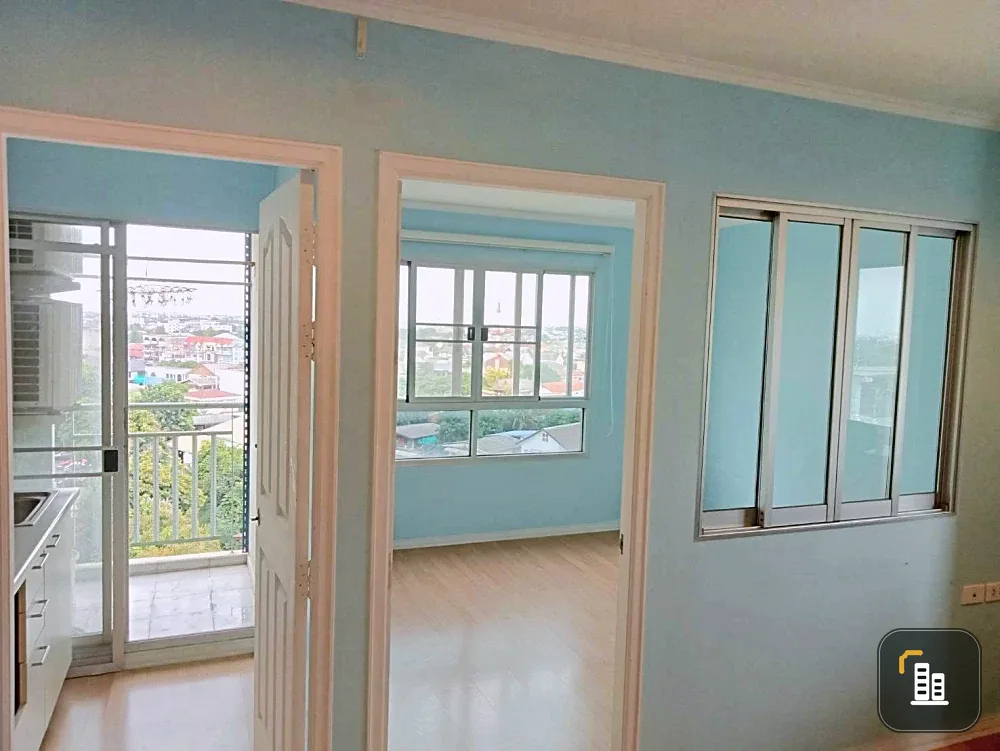 For sale: Lumpini Ville Ramintra - Laksi, corner unit, 8th floor, overlooking the swimming pool. Beautiful, bright, and airy. Book now!